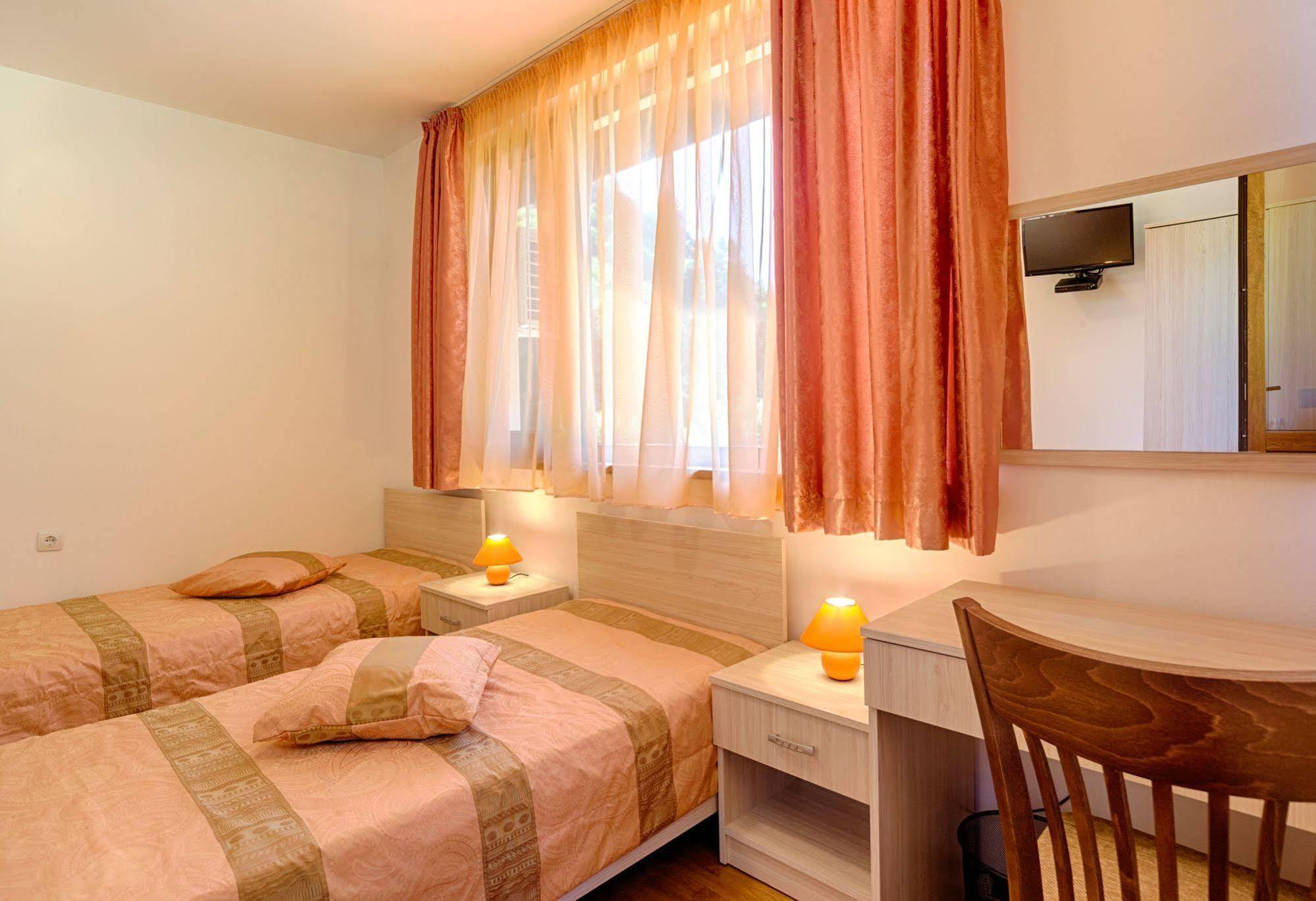 Guest House Vitora Ribaritsa Exterior photo